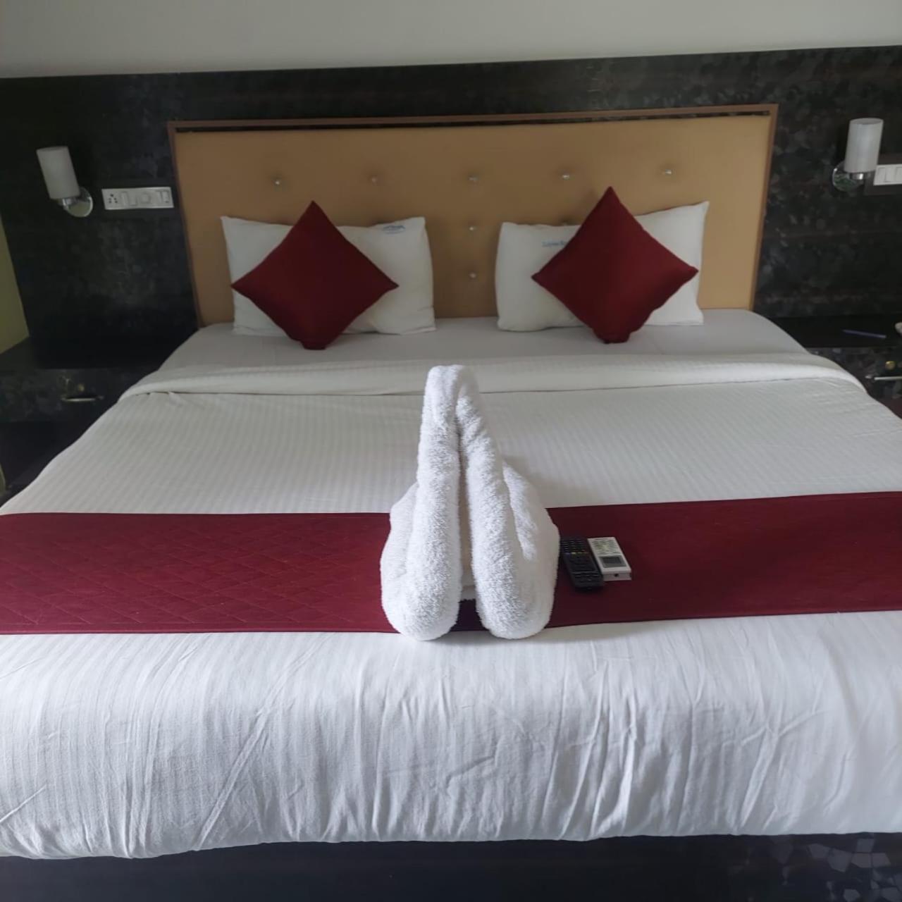 Dolphin Resort Yelagiri Exterior foto