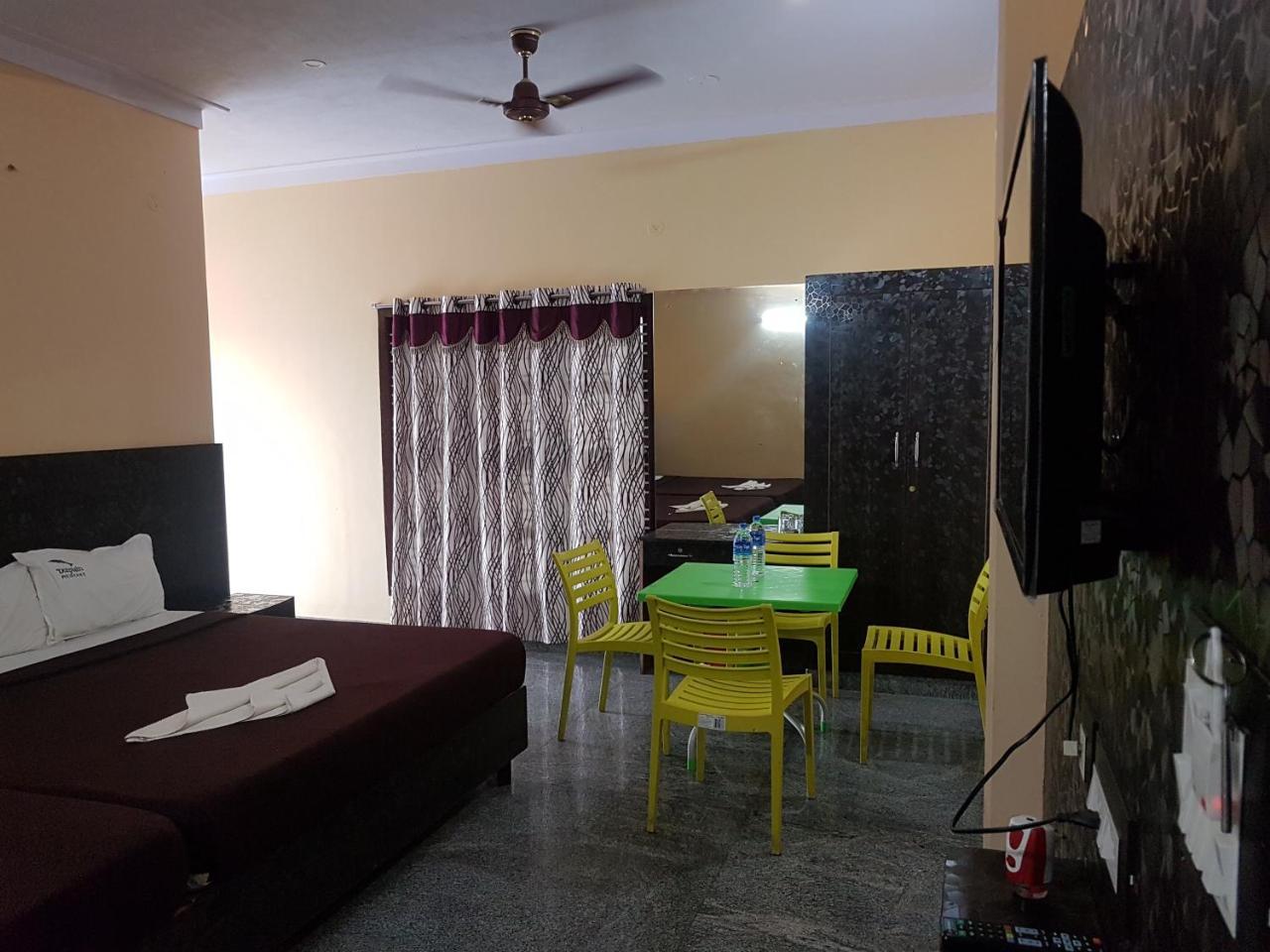 Dolphin Resort Yelagiri Exterior foto